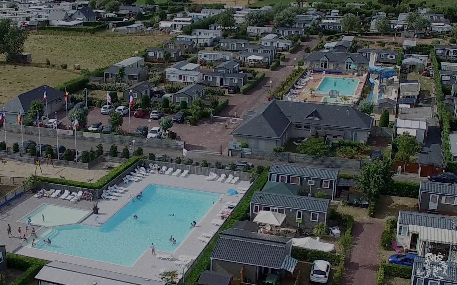 Camping Les Dauphins Mittelgrosser Luxurioser Camping In Montmartin Sur Mer Manche Frankreich